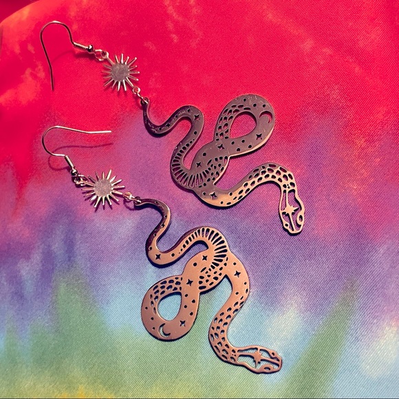 💥2 for $20💥☆☆Silver𓆙Serpent𓆙Earrings☆☆ - Picture 2 of 3